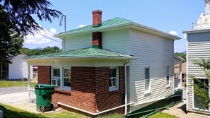 Exterior - Cubs_cottage (Luray)