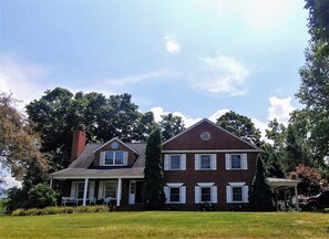 Exterior - Riverfront_mountain_view_haven (Elkton)