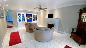 تلفزيون بشاشة مسطحة، مشغل دي في دي