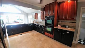Stovetop, dishwasher, coffee/tea maker