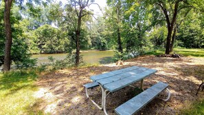 Property grounds - Riverfront_mountain_view_haven (Elkton)