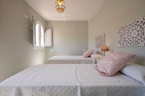 2 bedrooms, desk, iron/ironing board, WiFi