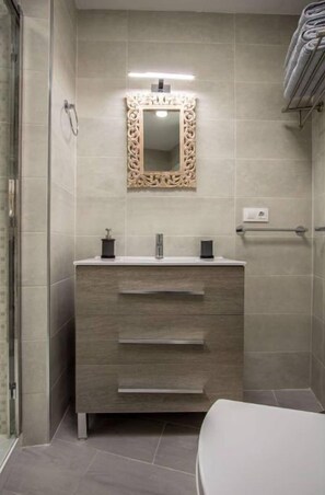 Hair dryer, towels, soap, shampoo