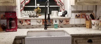 真新しい...バーズファームハウスチックインクープ