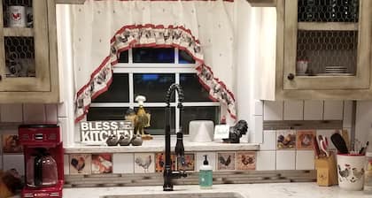 BYRD'S FARMHOUSE CHICK-INN COOP