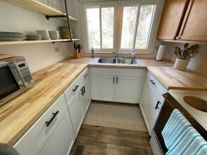 冰箱、微波炉、烤箱、炉灶