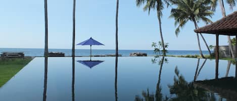 Kolam renang terbuka, kerusi lepak pantai