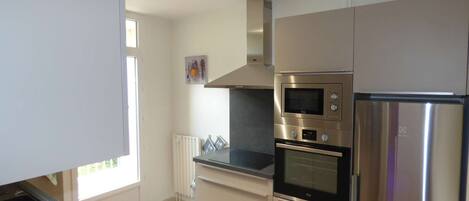 Frigorifero, lavastoviglie, pentole/stoviglie/utensili