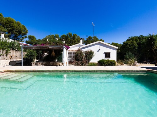 INNOUTHOME MAISON FAMILIAL PISCINE PRIVEÉ, CLIM ET WIFI-NUMERO U