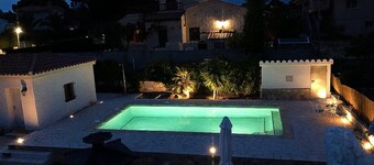 INNOUTHOME FAMILY HOUSE PRIVATE SWIMING-POOL, WIFI AND AIR CONDITIONING-NUMERO U