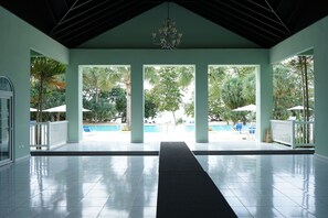 المنشأة من الداخل