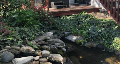 Luxurious Private Studio Get-away w/ Hot Tub, Koi Pond & Fire Pit!