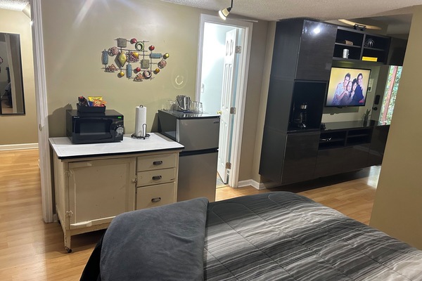 Iron/ironing board, WiFi (free), bed sheets