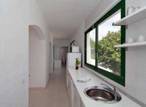 Fridge, microwave, dishwasher, coffee/tea maker