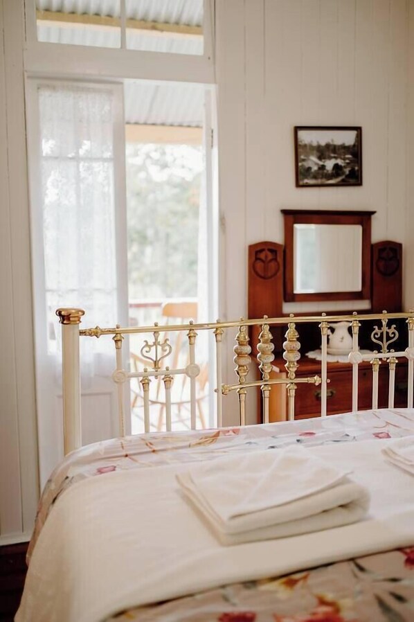 2 bedrooms, iron/ironing board, travel cot, WiFi
