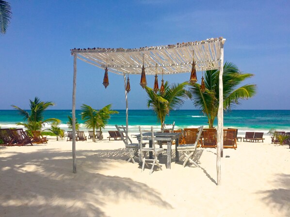 Una playa cerca, toallas de playa