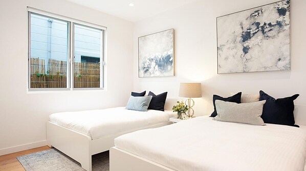 3 bedrooms, desk, iron/ironing board, free WiFi