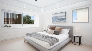 3 bedrooms, desk, iron/ironing board, free WiFi