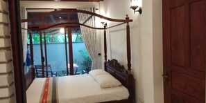 4 bedrooms, WiFi, bed sheets - Stunning Villa Ruhunu, Hikkaduwa, close to captivating Beach (Hikkaduwa)