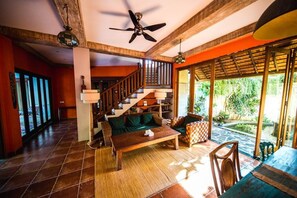 Lobby sitting area - Easy Surf Villa (Canggu)