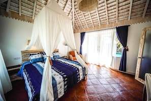 Classic Cabin | In-room safe, desk, free WiFi, bed sheets
