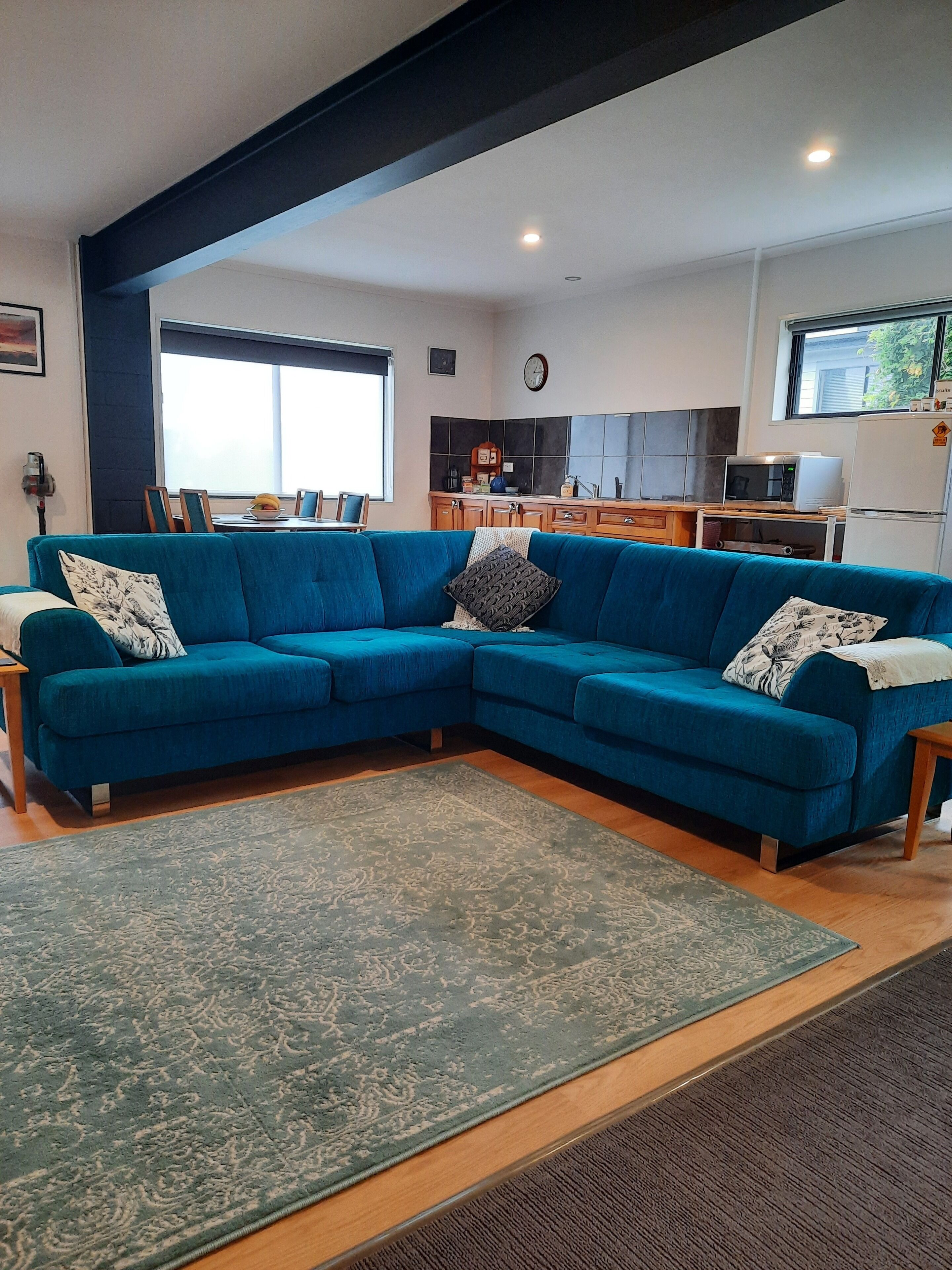 Smart TV, Netflix, books, streaming services