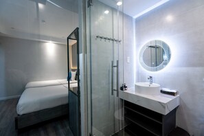Bathroom - Ruby Saigon Hotel - Ben Thanh (Ho Chi Minh City)