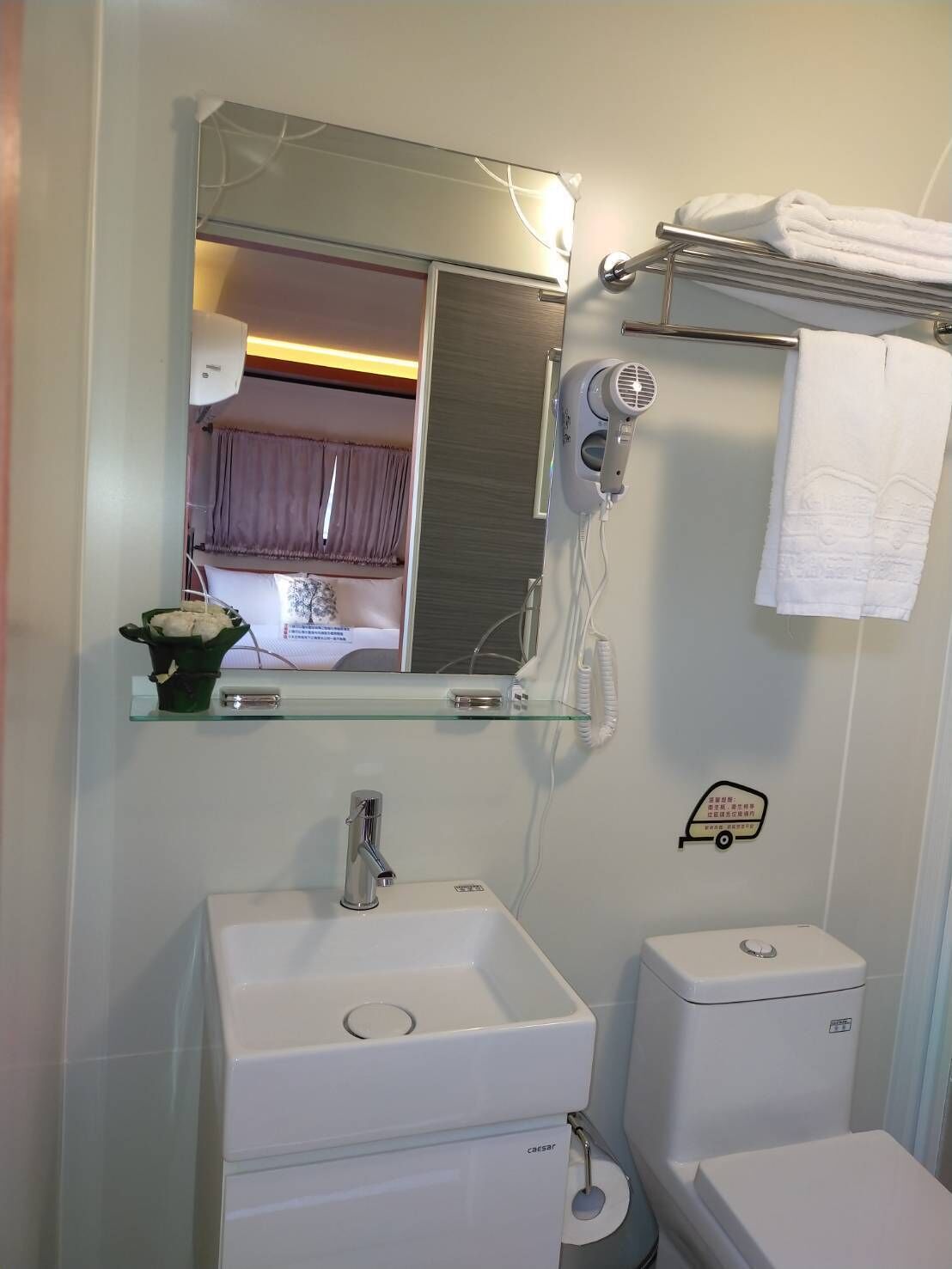 standard double room | bathroom sink