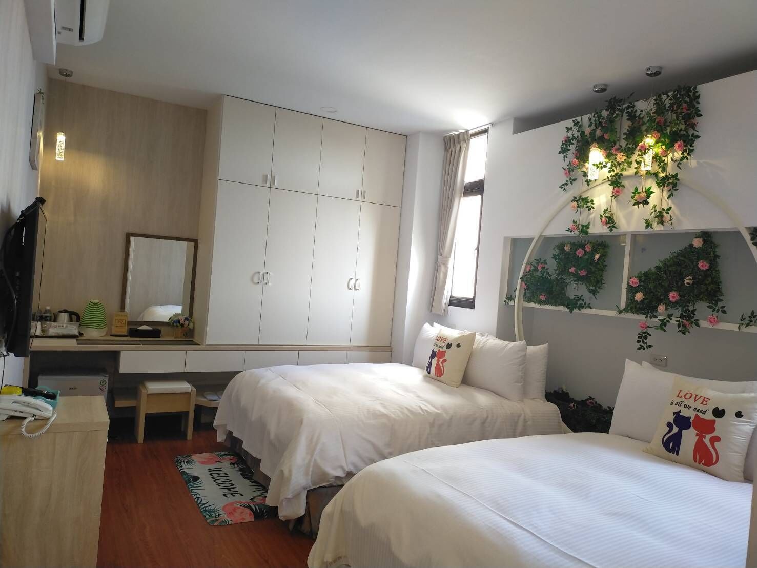 deluxe quadruple room | 1 bedroom, down duvets, individually decorated, individually furnished