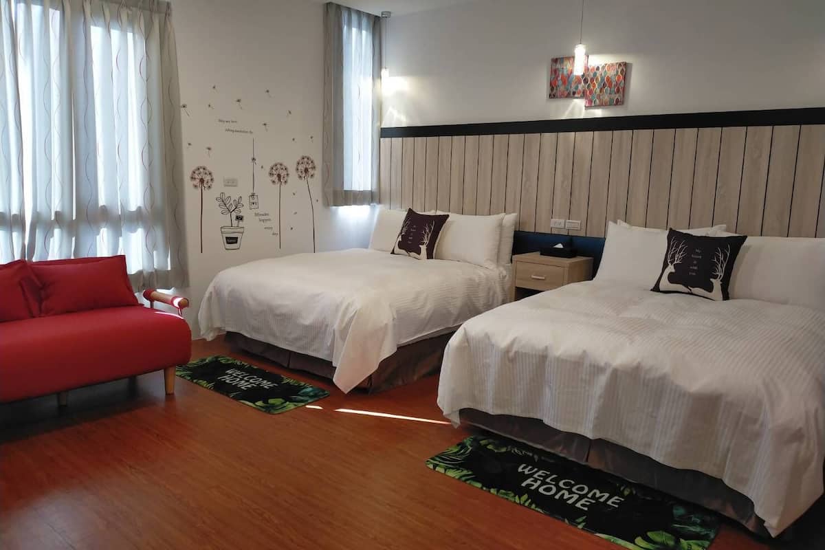 deluxe quadruple room | 1 bedroom, down duvets, individually decorated, individually furnished