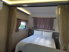 Quarto casal standard | Edredons de pluma, individualmente decorados, individualmente mobiliados