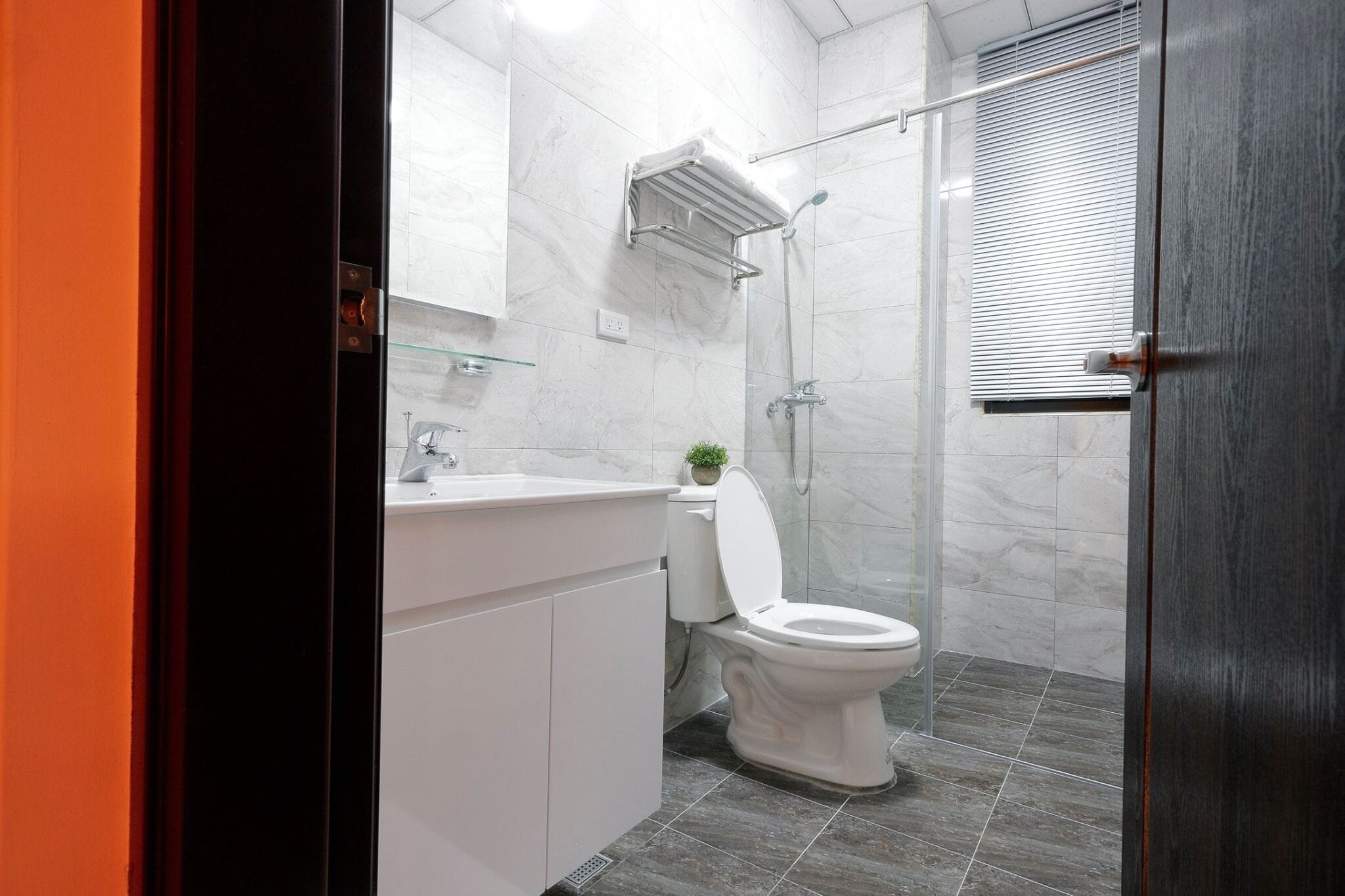 deluxe quadruple room | 1 bedroom, down duvets, individually decorated, individually furnished