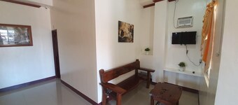 Grants Building Traveller's Lodge