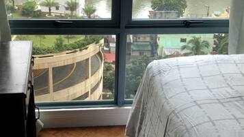 2 bedrooms, Egyptian cotton sheets, premium bedding, pillowtop beds