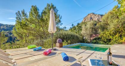 Beautiful Holiday Home Miravall with Mountain View