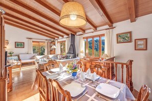 Dining - Beautiful Holiday Home Miravall with Mountain View (Puigpunyent)