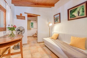 3 bedrooms, iron/ironing board, free WiFi, bed sheets - Beautiful Holiday Home Miravall with Mountain View (Puigpunyent)