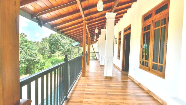 Unclassified image, 1 of 26, button - Hotel Elephant Border (Maraka)