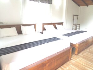 Standard Quadruple Room | Living room - Hotel Elephant Border (Maraka)