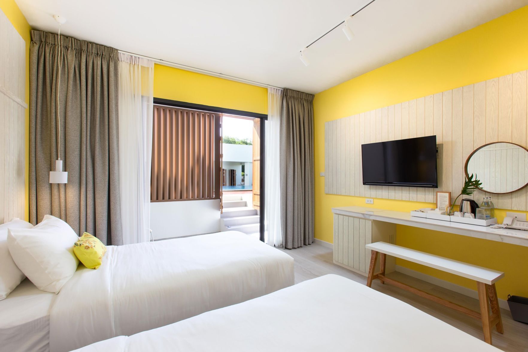 In-room safe, free WiFi, bed sheets