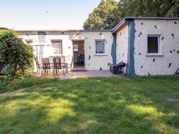 Unclassified image, 1 of 19, button