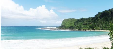 Plage, sable blanc, serviettes de plage, beach-volley