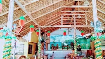 Desayuno a la carta diario (PHP 190 por persona)