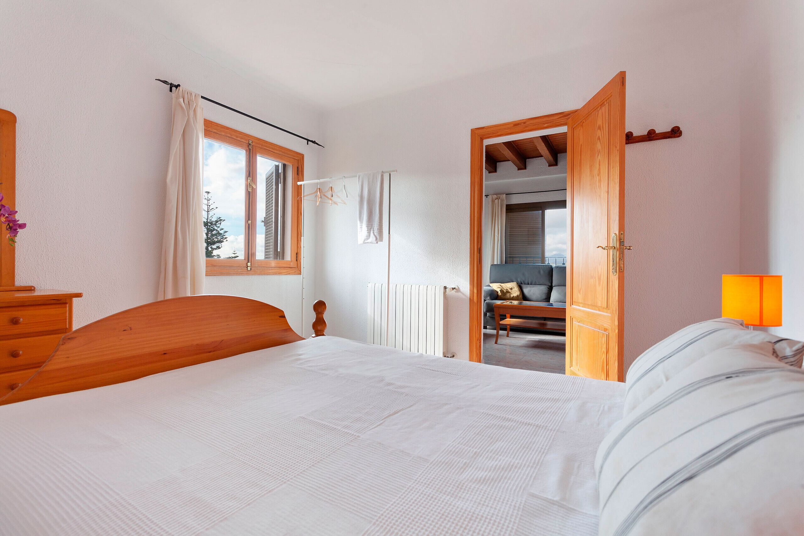 6 slaapkamers, een strijkplank/strijkijzer, gratis wifi, beddengoed