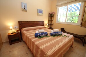 4 slaapkamers, een strijkplank/strijkijzer, gratis wifi, beddengoed