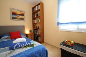 4 bedrooms, iron/ironing board, free WiFi, bed sheets
