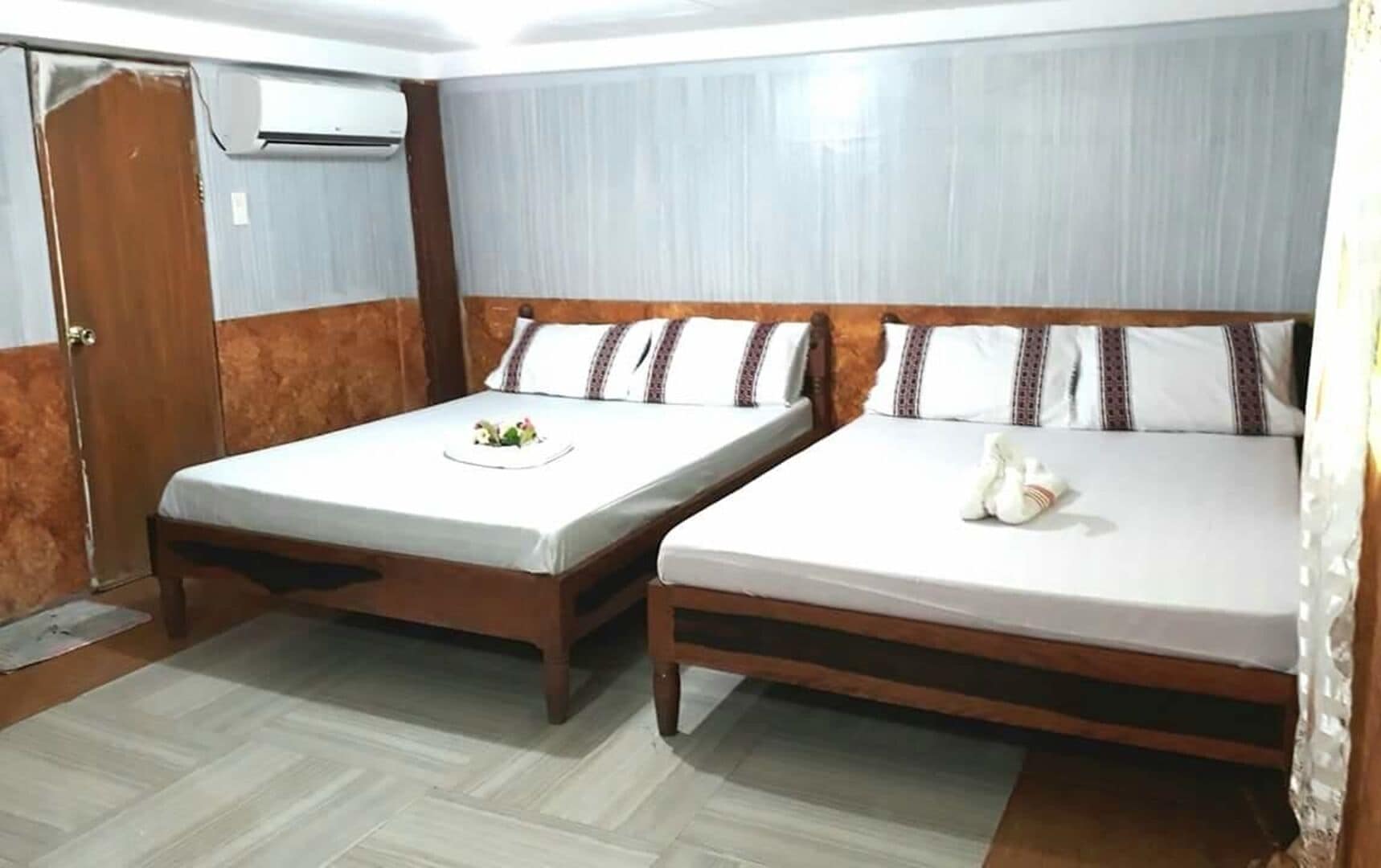 Chambre Familiale (good for 8)