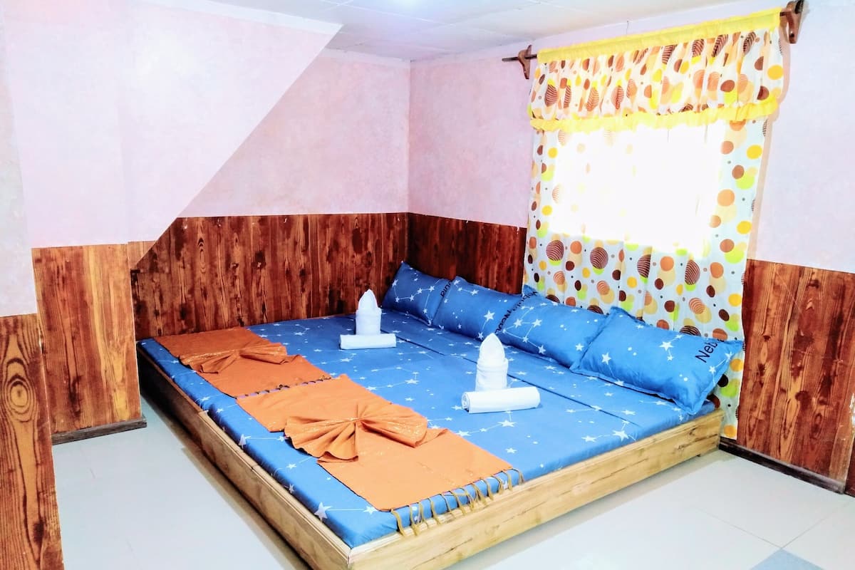 Family Room (good for 8) | Bed sheets
