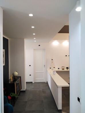 Interior - Delia Rooms & Gallery (Naples)