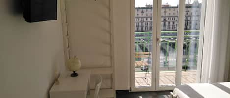 Double Room, Balcony | 1 bedroom, minibar, blackout curtains, soundproofing